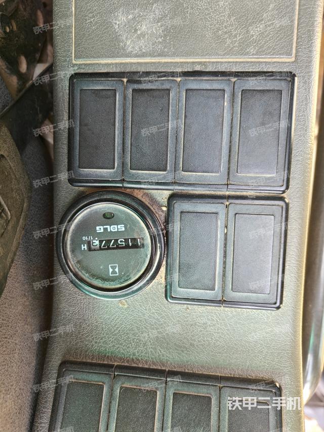 座椅右側(cè)控制臺/鑰匙門/油門/含右手柄（駕駛室部分）