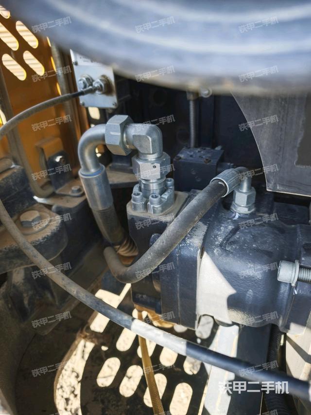 液壓泵艙室正面整體（整機(jī)外觀）