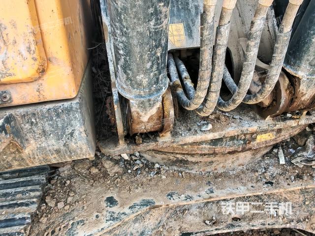 轉(zhuǎn)盤和下車架正前(工作和回轉(zhuǎn)裝置) 轉(zhuǎn)盤和下車架正前(工作和回轉(zhuǎn)裝置)