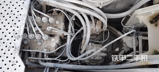 回转马达和主控阀（整机外观）