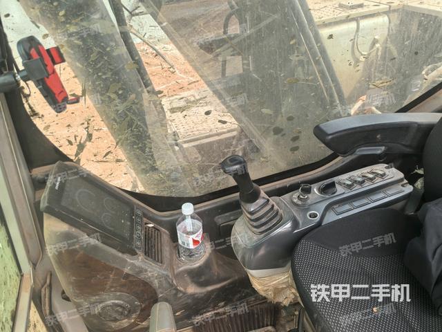 后窗玻璃角標（駕駛室部分）