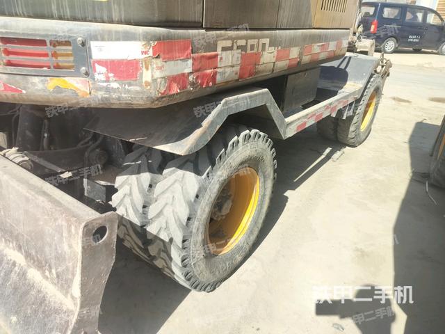 單側(cè)履帶整體(整機(jī)外觀) 單側(cè)履帶整體(整機(jī)外觀)