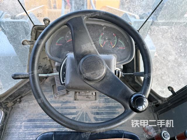 駕駛室操作臺(整機外觀及大件) 駕駛室操作臺(整機外觀及大件)