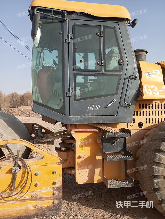 山推SR26M-C5压路机的设备实拍-第2张实拍照片