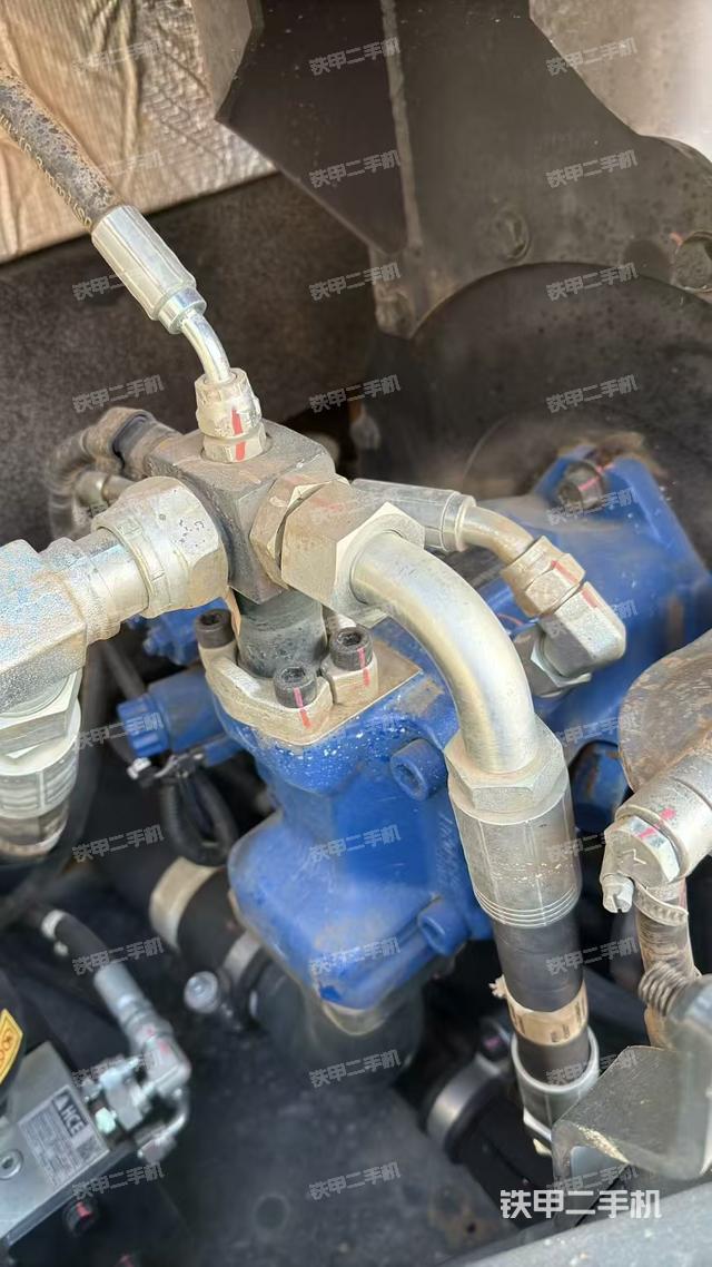 液壓泵艙室正面整體(整機(jī)外觀) 液壓泵艙室正面整體(整機(jī)外觀)