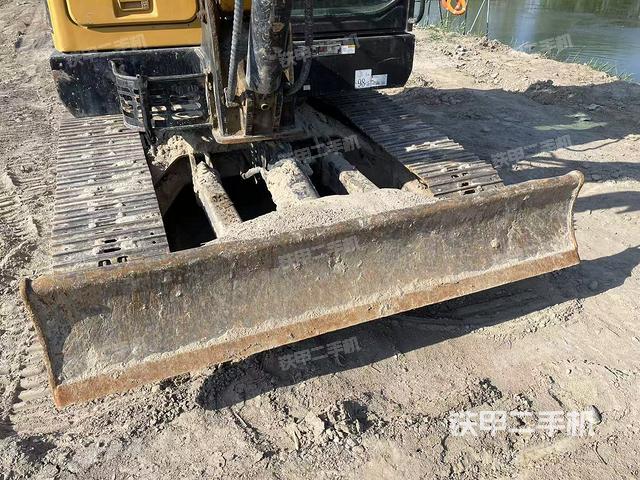 轉(zhuǎn)盤和下車架正前（工作和回轉(zhuǎn)裝置）