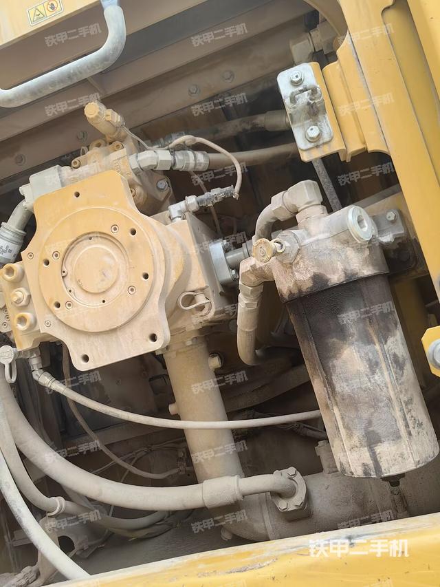 液壓泵艙室正面整體(整機(jī)外觀(guān)) 液壓泵艙室正面整體(整機(jī)外觀(guān))