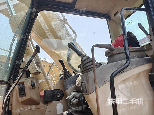 駕駛室整體（整機外觀）