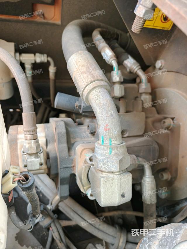 液壓泵艙室正面整體(整機(jī)外觀) 液壓泵艙室正面整體(整機(jī)外觀)