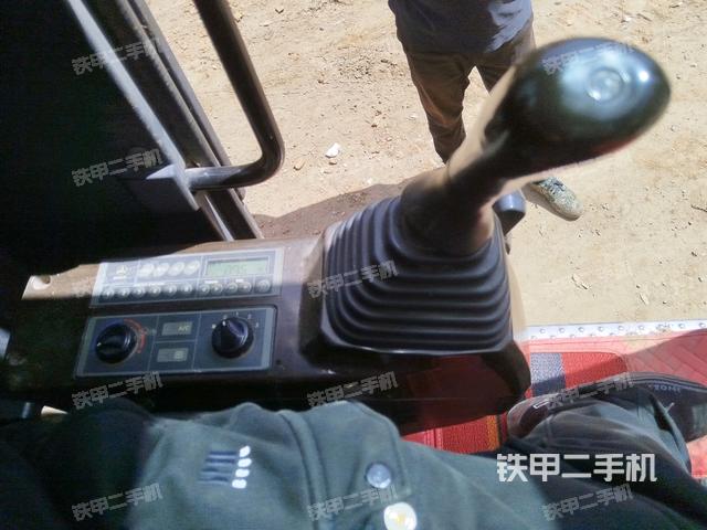 座椅左側控制臺/音響/含左手柄（駕駛室部分）