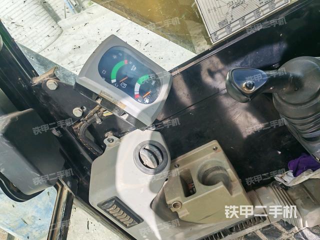 左后方玻璃角標(biāo)(駕駛室部分) 左后方玻璃角標(biāo)(駕駛室部分)