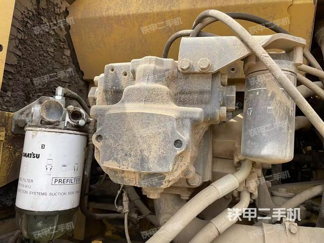 液壓泵艙室正面整體(整機外觀) 液壓泵艙室正面整體(整機外觀)