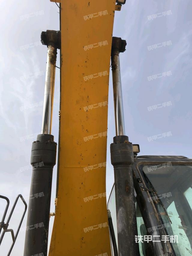 大臂油缸整體?豎拍（工作和回轉(zhuǎn)裝置）