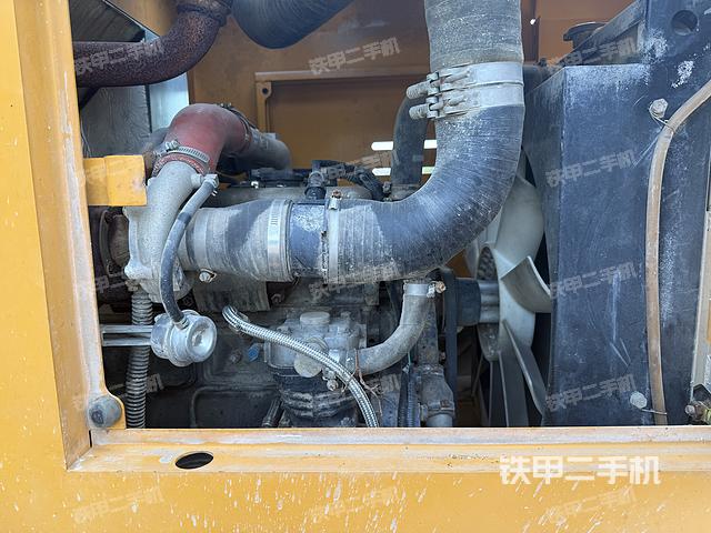 發(fā)動(dòng)機(jī)右側(cè)(整機(jī)外觀及大件) 發(fā)動(dòng)機(jī)右側(cè)(整機(jī)外觀及大件)