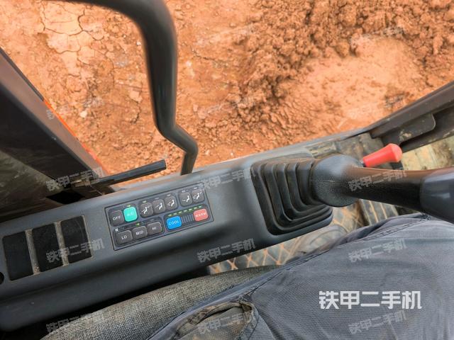 座椅左側控制臺/音響/含左手柄(駕駛室部分) 座椅左側控制臺/音響/含左手柄(駕駛室部分)