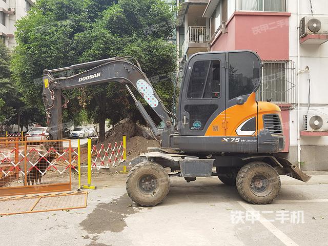 駕駛室整體（整機外觀）