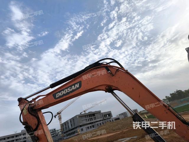 大臂背部俯視(工作和回轉裝置) 大臂背部俯視(工作和回轉裝置)