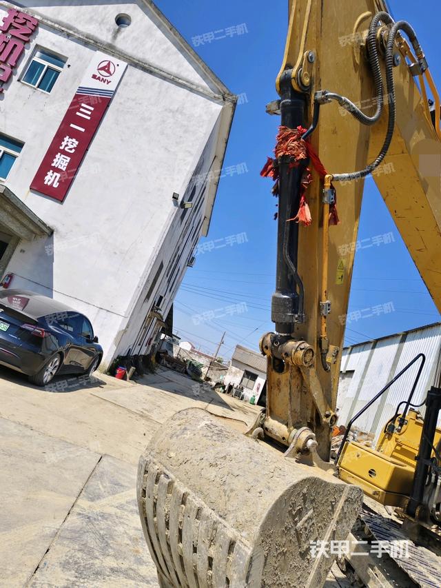 小臂整體左后(工作和回轉(zhuǎn)裝置) 小臂整體左后(工作和回轉(zhuǎn)裝置)