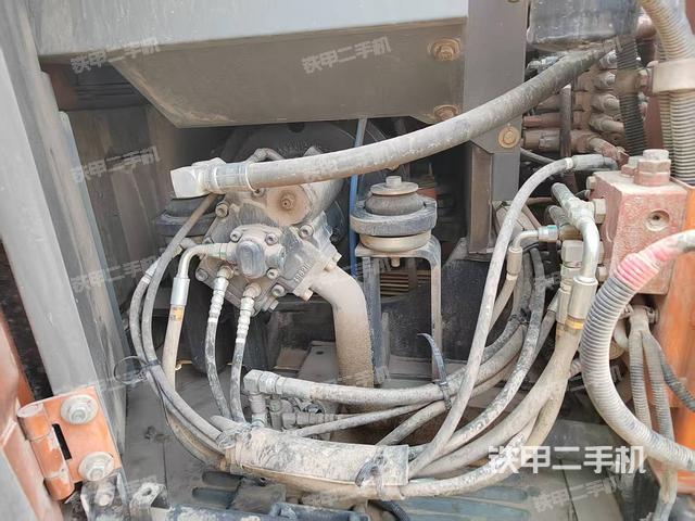 液壓泵艙室正面整體(整機(jī)外觀) 液壓泵艙室正面整體(整機(jī)外觀)