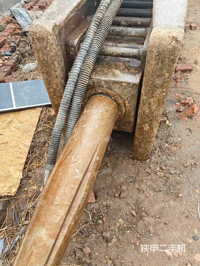 整機右側(cè)(設(shè)備外觀及核心部件) 整機右側(cè)(設(shè)備外觀及核心部件)