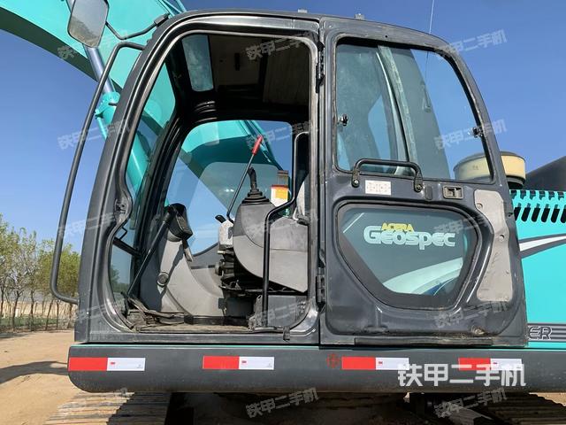 駕駛室整體（整機(jī)外觀）