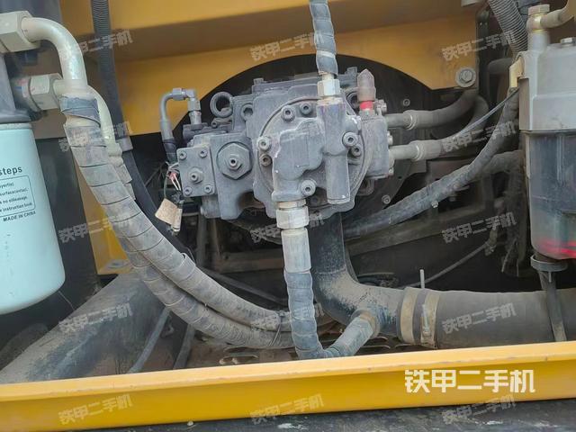 液壓泵艙室正面整體(整機(jī)外觀) 液壓泵艙室正面整體(整機(jī)外觀)