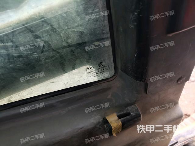 左后方玻璃角標(biāo)（駕駛室部分）