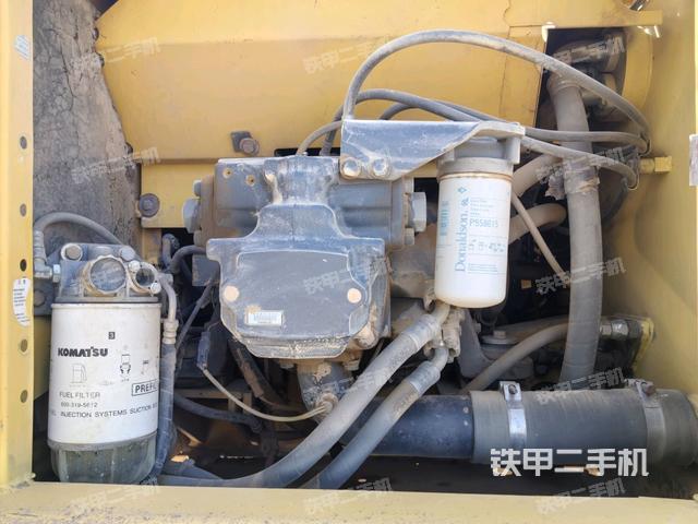 液压泵舱室正面整体（整机外观）