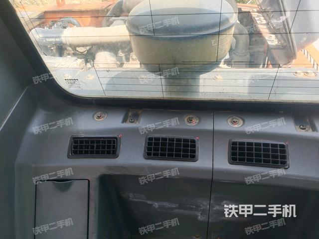 左后方玻璃角標(biāo)(駕駛室部分) 左后方玻璃角標(biāo)(駕駛室部分)