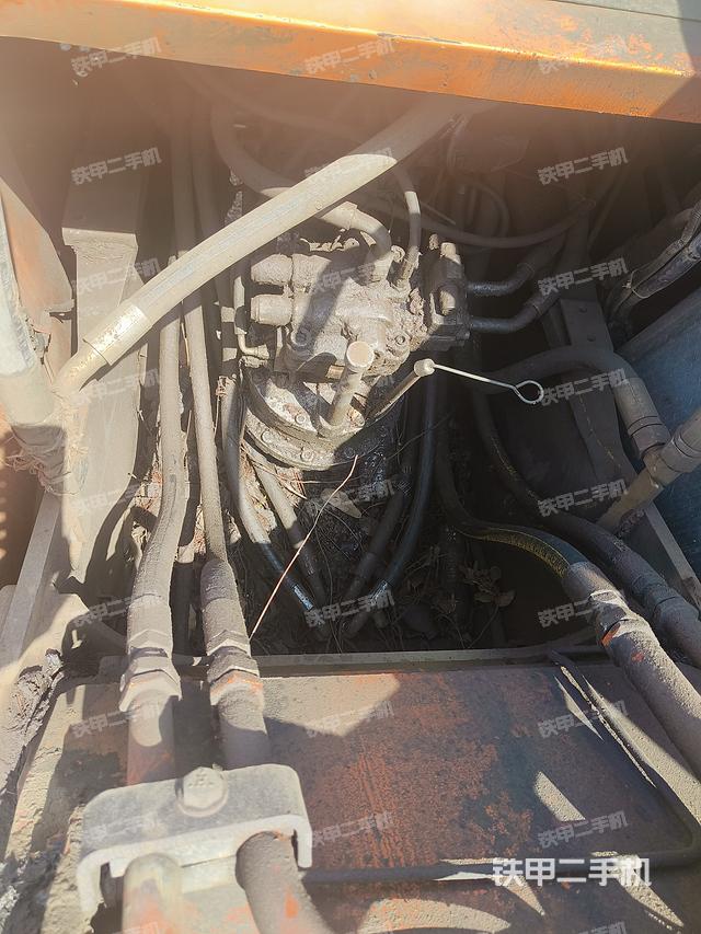 回转马达和主控阀（整机外观）