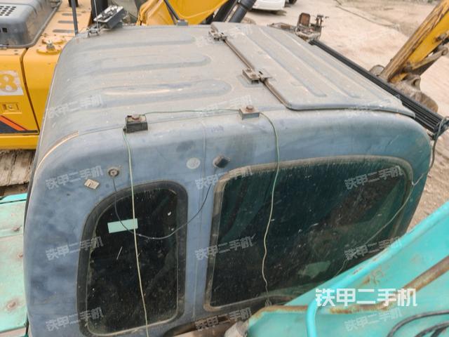 駕駛室頂部（整機外觀）