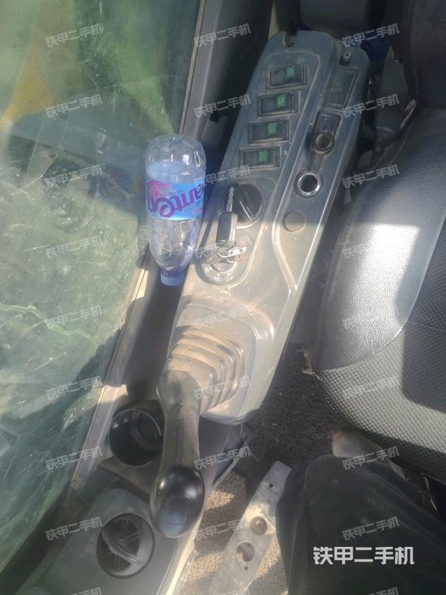 座椅右側(cè)控制臺(tái)/鑰匙門/油門/含右手柄（駕駛室部分）