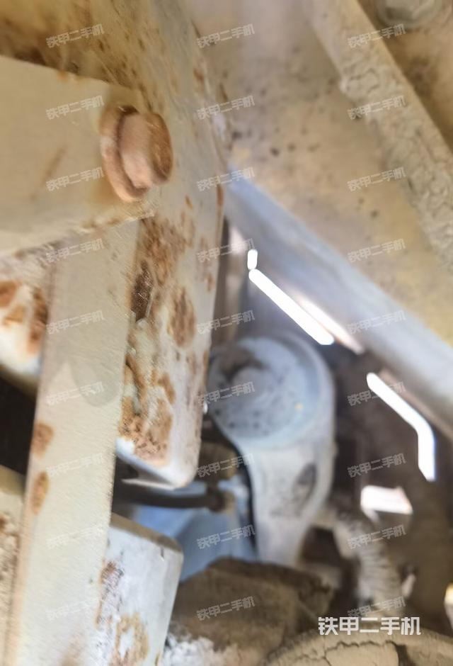 液壓泵艙室正面整體(整機(jī)外觀) 液壓泵艙室正面整體(整機(jī)外觀)