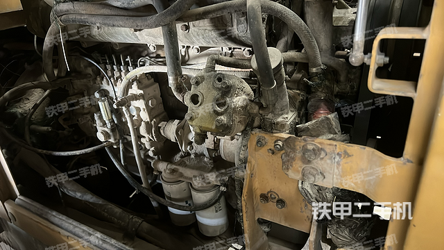 发动机左侧（整机外观及大件）