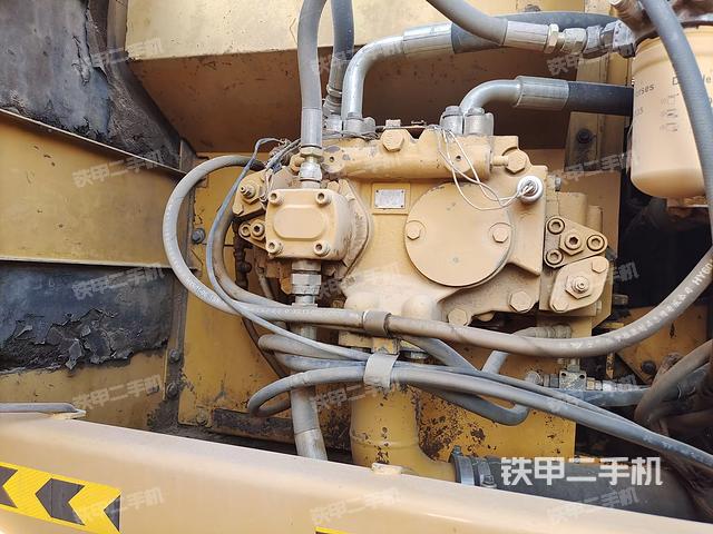 液壓泵艙室正面整體（整機(jī)外觀）