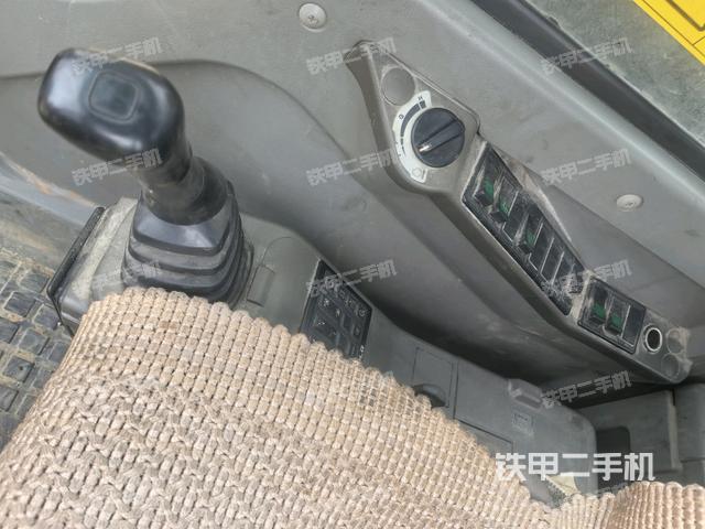 座椅左側控制臺/音響/含左手柄（駕駛室部分）