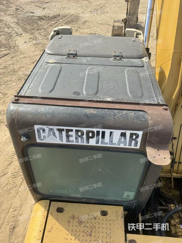 驾驶室顶部（整机外观）