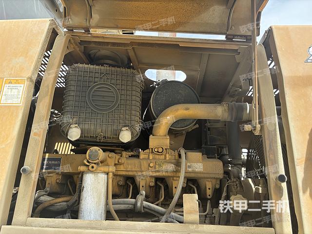 发动机左侧（整机外观及大件）