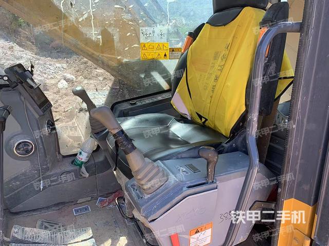 駕駛室整體(整機外觀) 駕駛室整體(整機外觀)