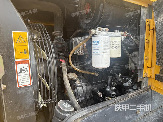 發(fā)動(dòng)機(jī)右側(cè)（整機(jī)外觀及大件）