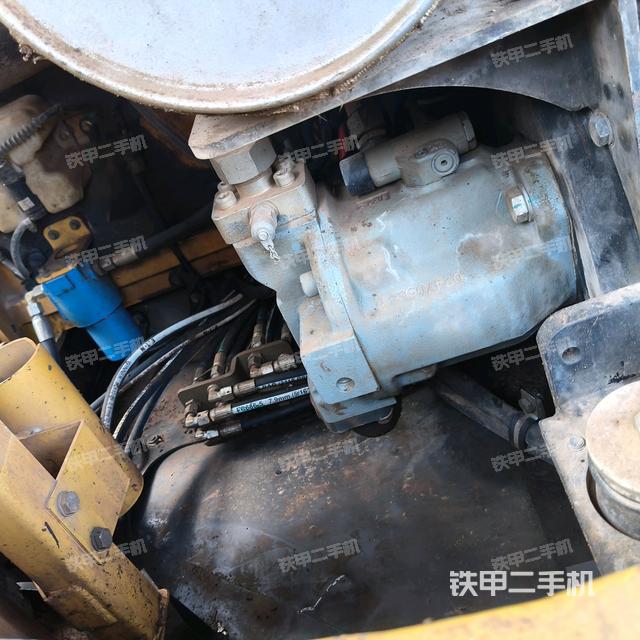 液壓泵艙室正面整體(整機(jī)外觀) 液壓泵艙室正面整體(整機(jī)外觀)