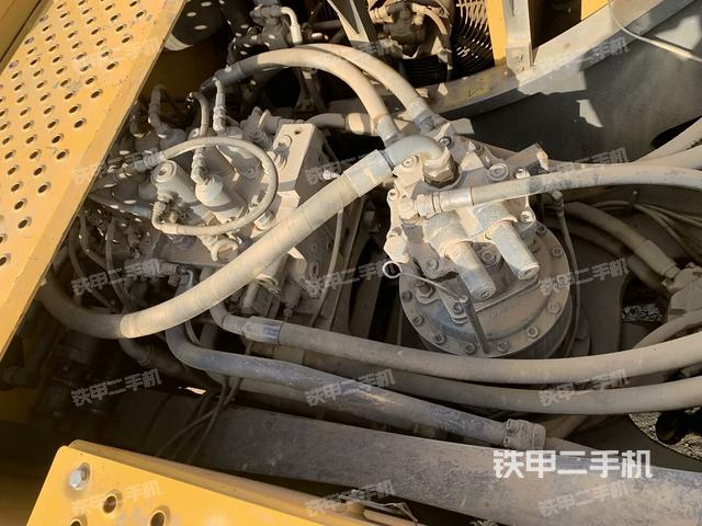 回轉(zhuǎn)馬達(dá)和主控閥（整機(jī)外觀）