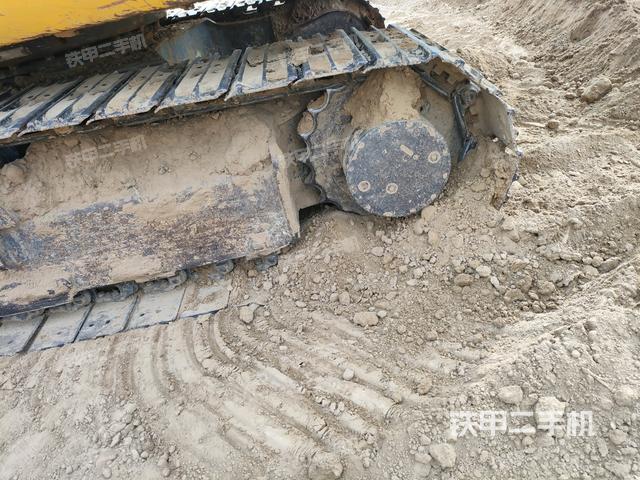 右驅(qū)動輪（行走機(jī)構(gòu)）