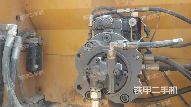 液壓泵艙室正面整體（整機(jī)外觀）