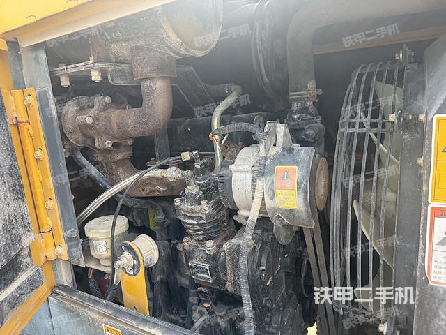 發(fā)動(dòng)機(jī)左側(cè)（整機(jī)外觀及大件）