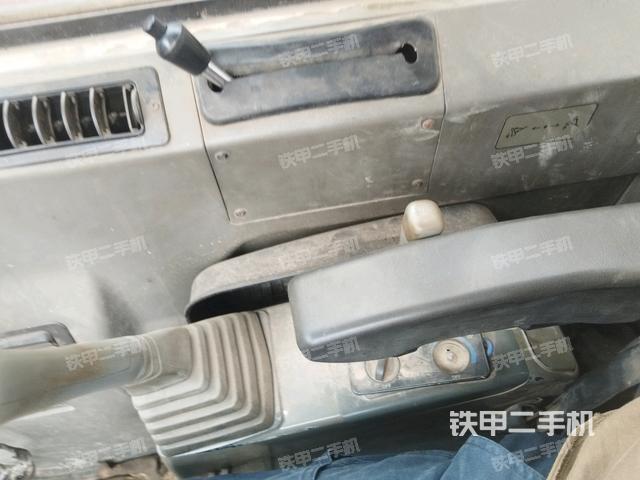 座椅右側(cè)控制臺/鑰匙門/油門/含右手柄(駕駛室部分) 座椅右側(cè)控制臺/鑰匙門/油門/含右手柄(駕駛室部分)