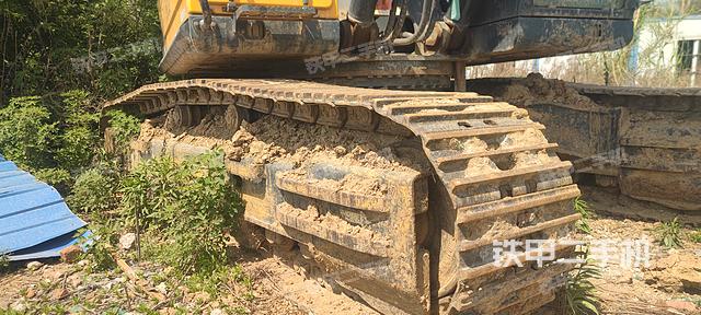 單側(cè)履帶整體(整機外觀) 單側(cè)履帶整體(整機外觀)