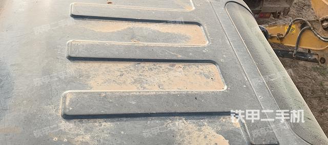 驾驶室顶部（整机外观）