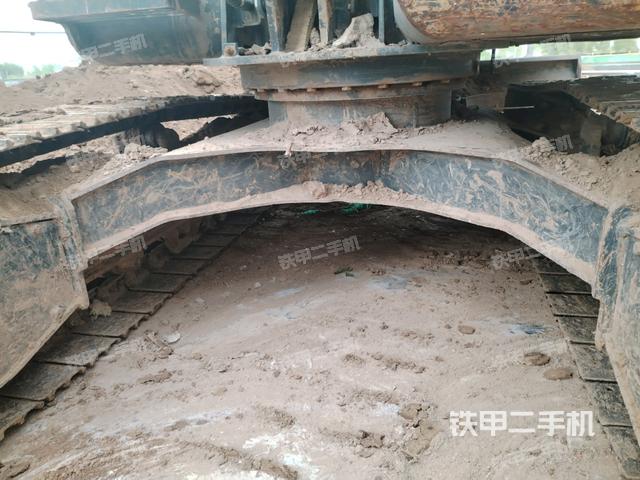 轉(zhuǎn)盤(pán)和下車架正前（工作和回轉(zhuǎn)裝置）