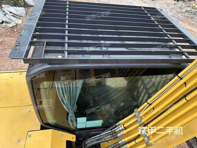 驾驶室顶部（整机外观）